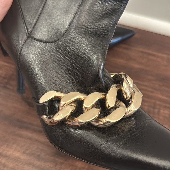 ZARA Elegant Black Knee-High Boots with Chain Detail - Picture 16 of 16